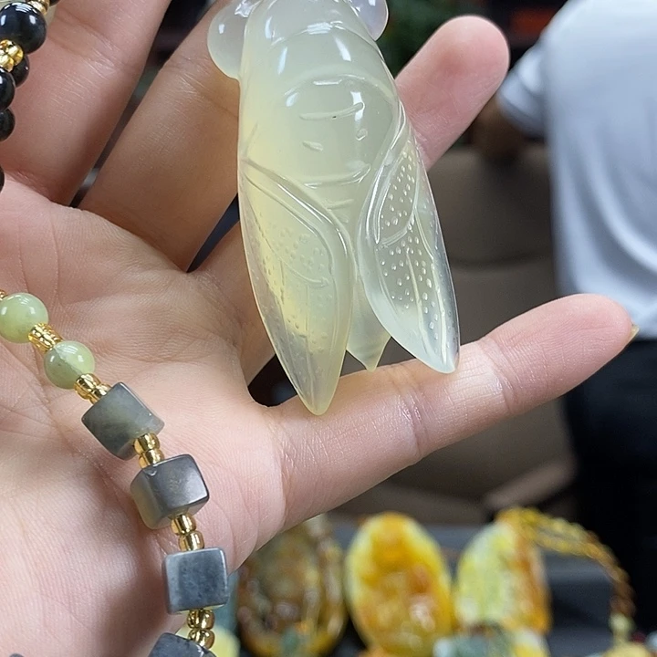 蛇纹石玉未镶嵌颈饰