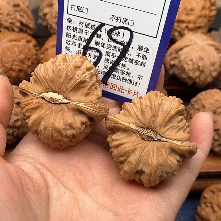 ，***…桃核吊坠白狮子头43
