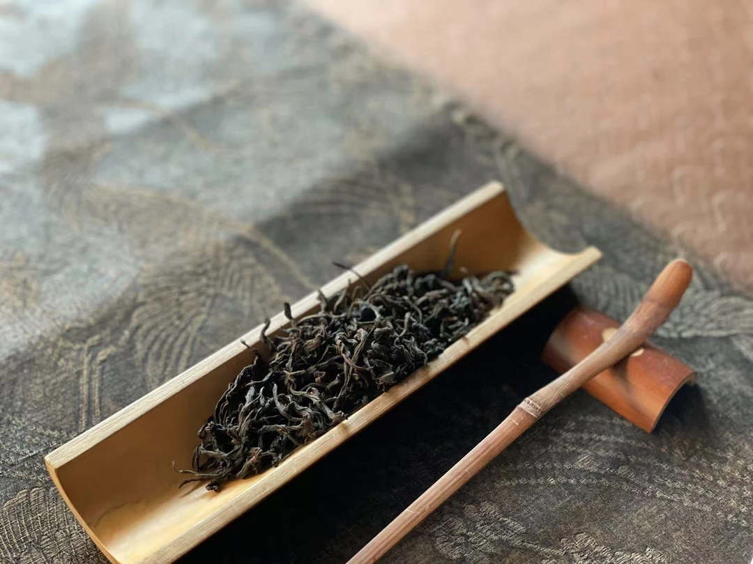 武夷红茶 人文茶饮『妃子笑』高山荒野 条索紧结 蜜桃花果香 2025