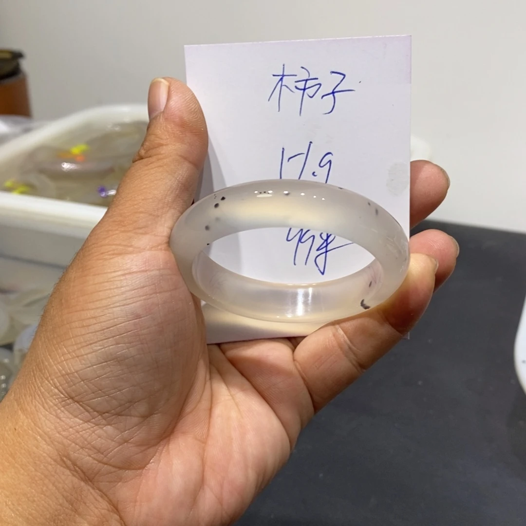 柿***果玛瑙/玉髓未镶嵌手镯