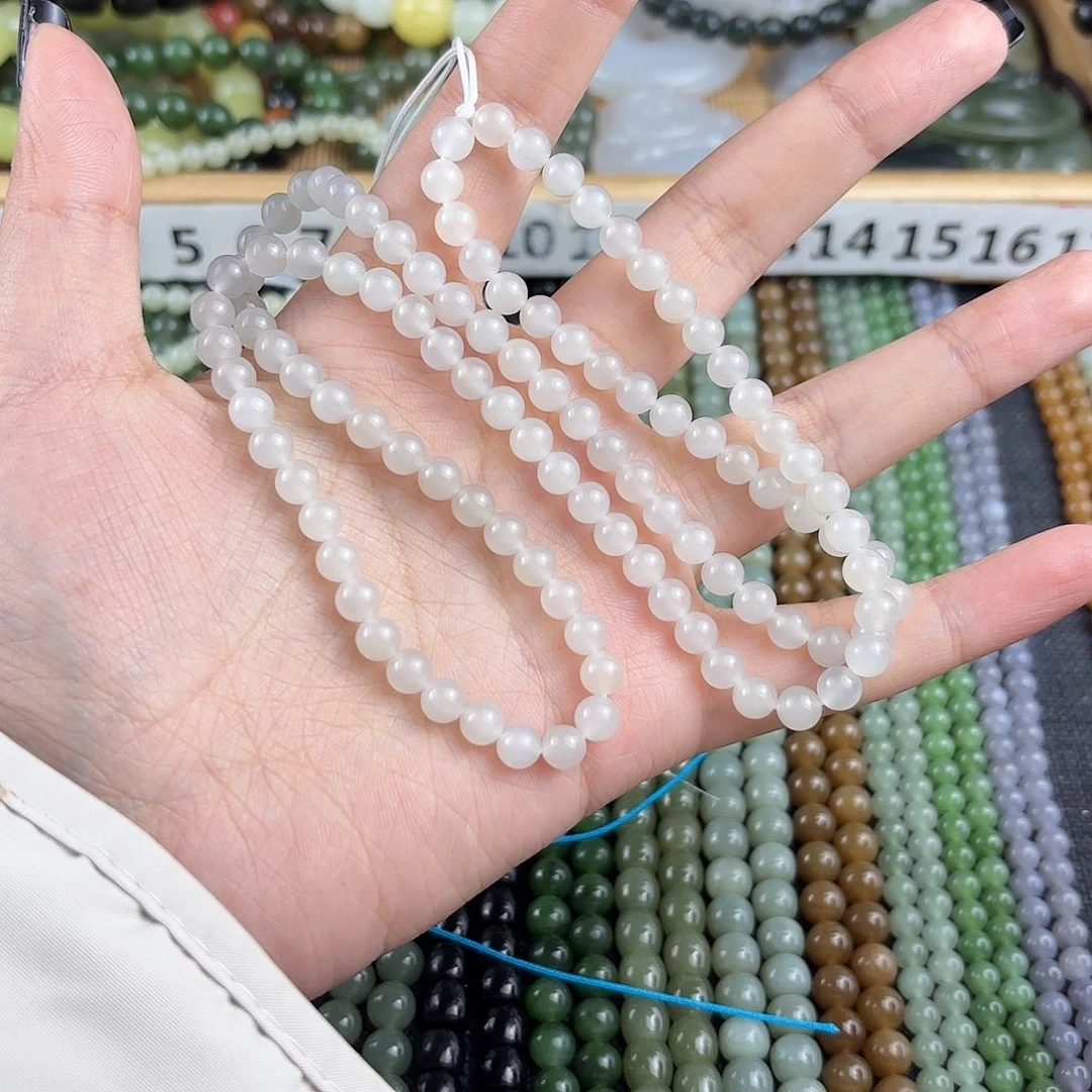 阿***惠和田玉未镶嵌颈饰