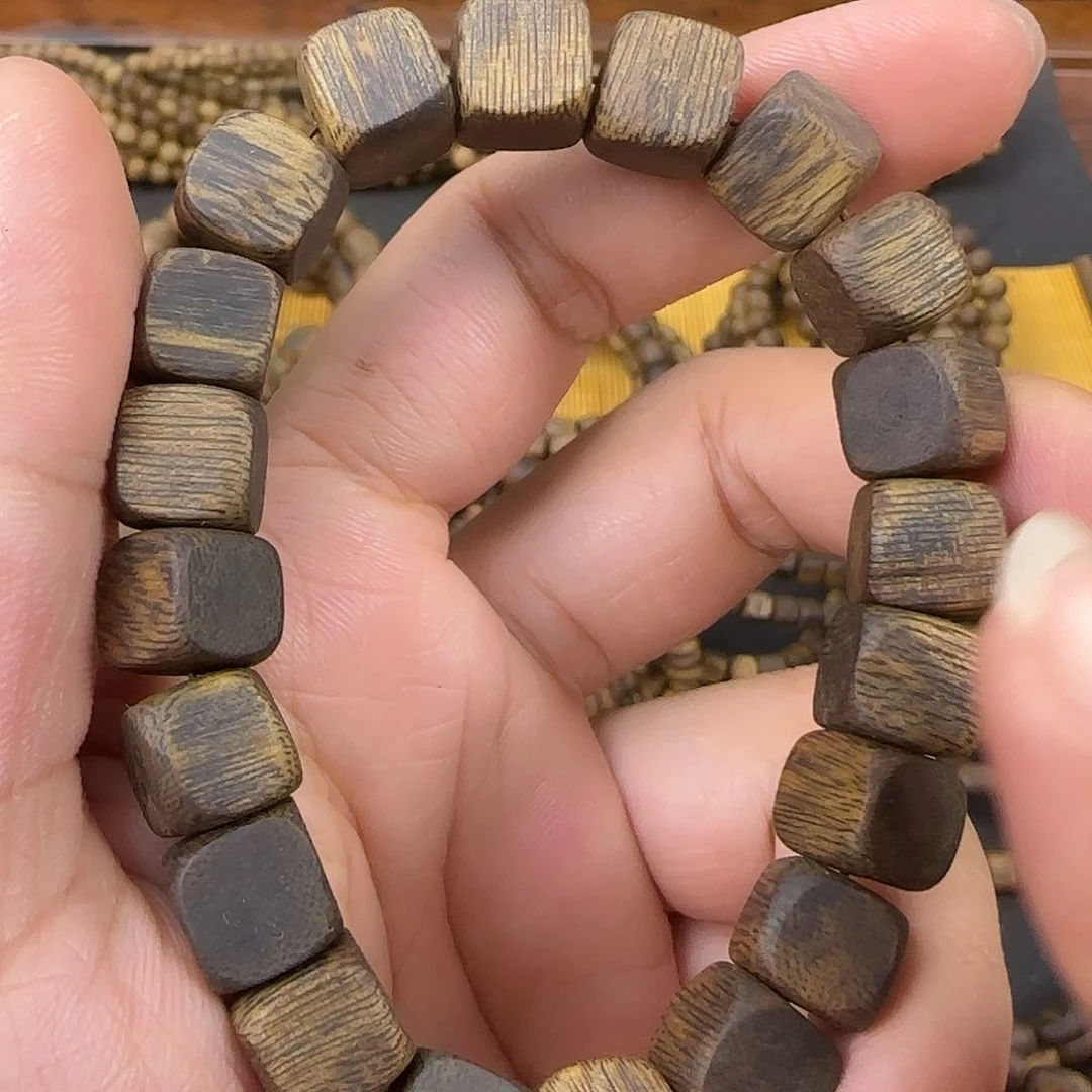 阿***七手串沉香单圈方珠1.0