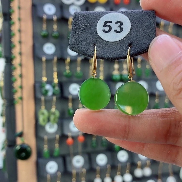 18K金镶嵌和田玉耳饰