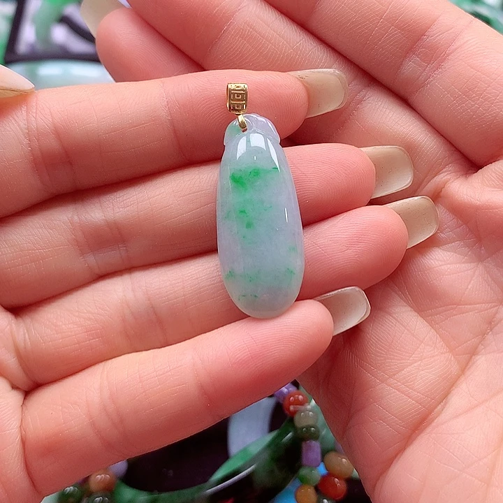 翡翠18K金镶嵌颈饰翡翠