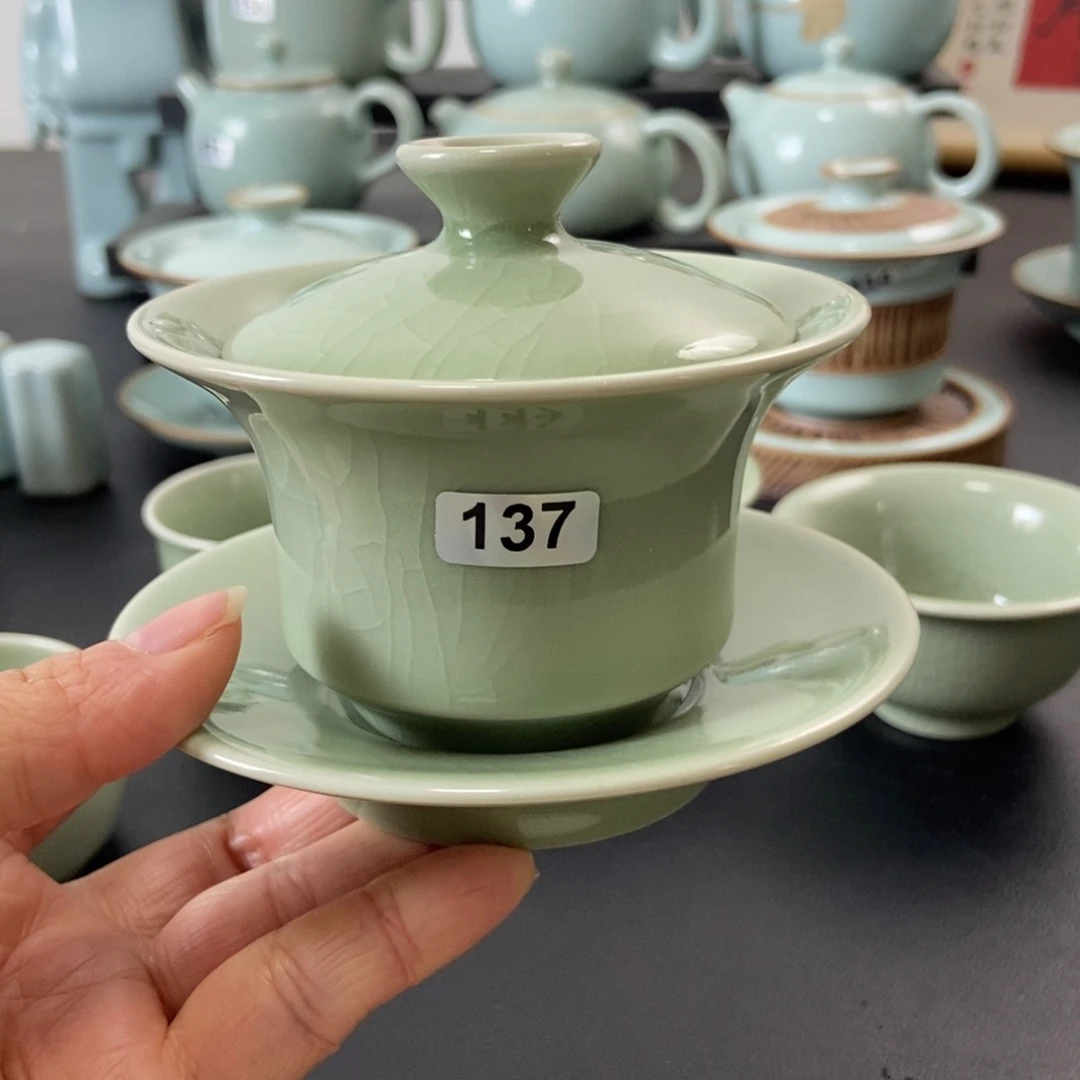 小***贝赵琳二级豆绿釉马蹄盖碗