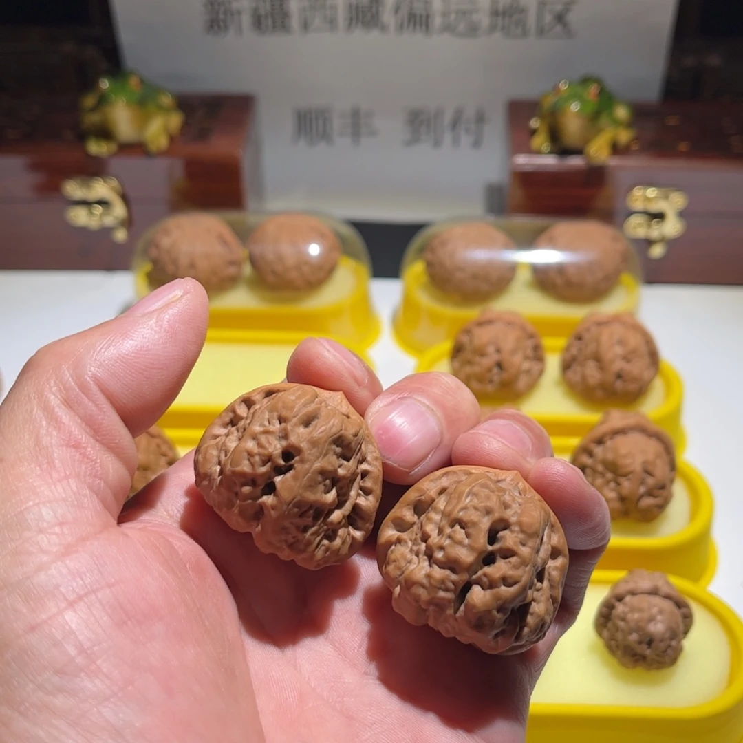 文玩核桃把件昌平娃直播中欢迎观看