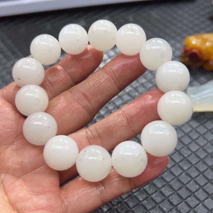 石英质玉（黄龙玉）颈饰未镶嵌