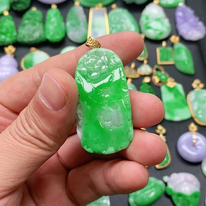 翡翠颈饰未镶嵌吊坠