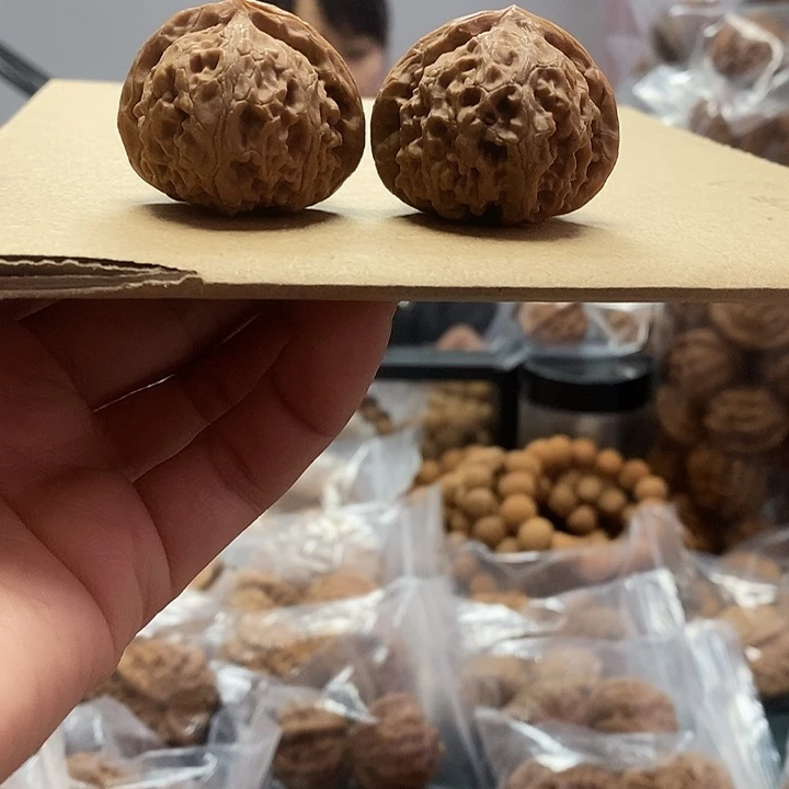 把件文玩核桃37.5桃心宫灯红皮修