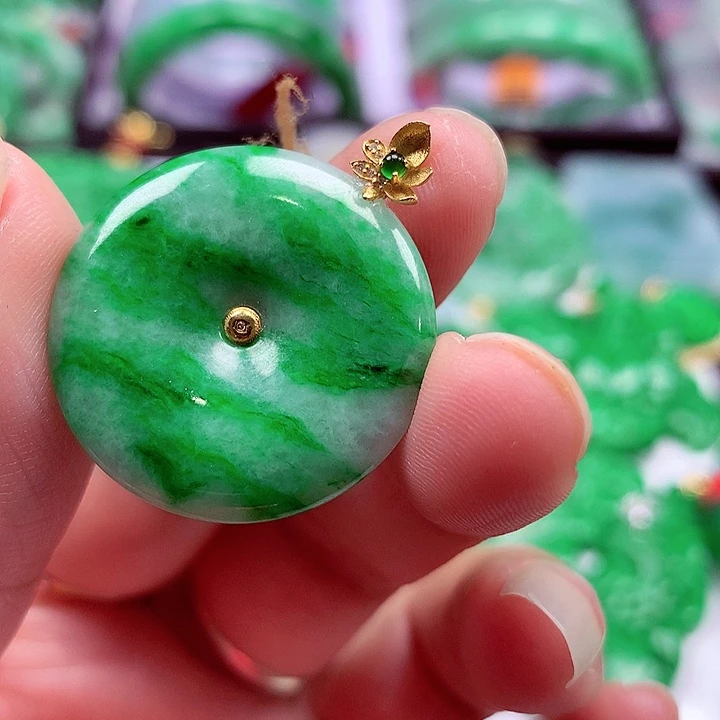 翡翠18K金镶嵌颈饰翡翠