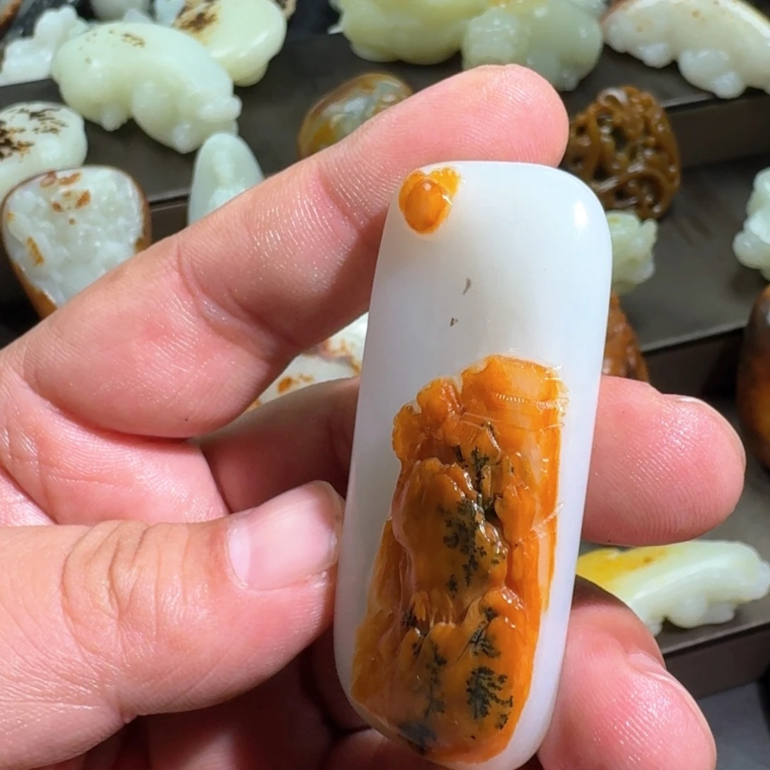 和田玉颈饰未镶嵌简*