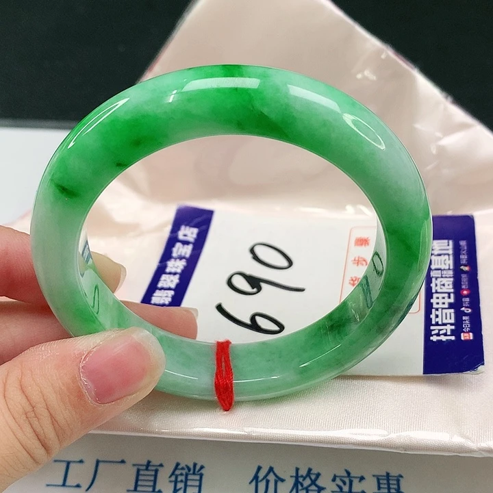 翡翠手镯未镶嵌翡翠