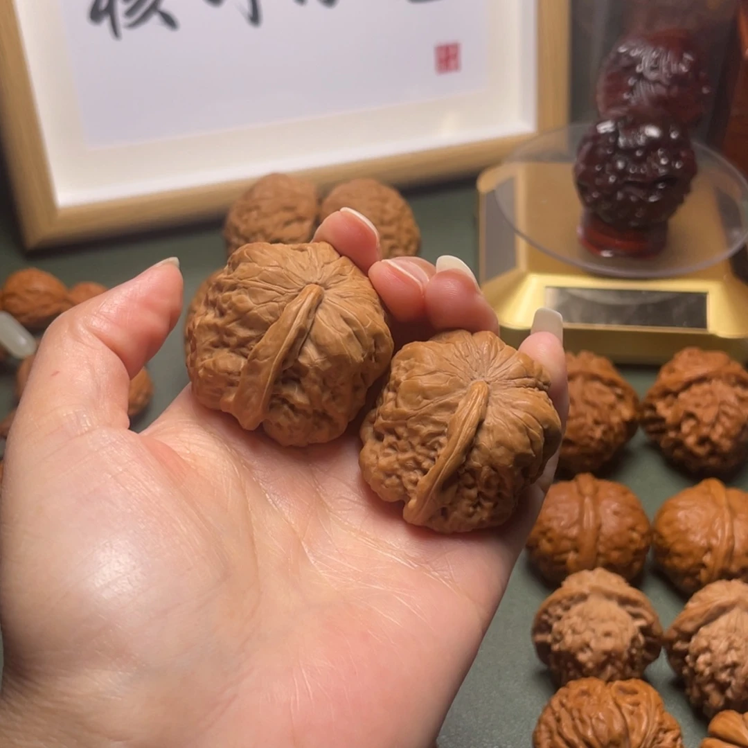 文玩核桃吊坠蛙蛙坦克