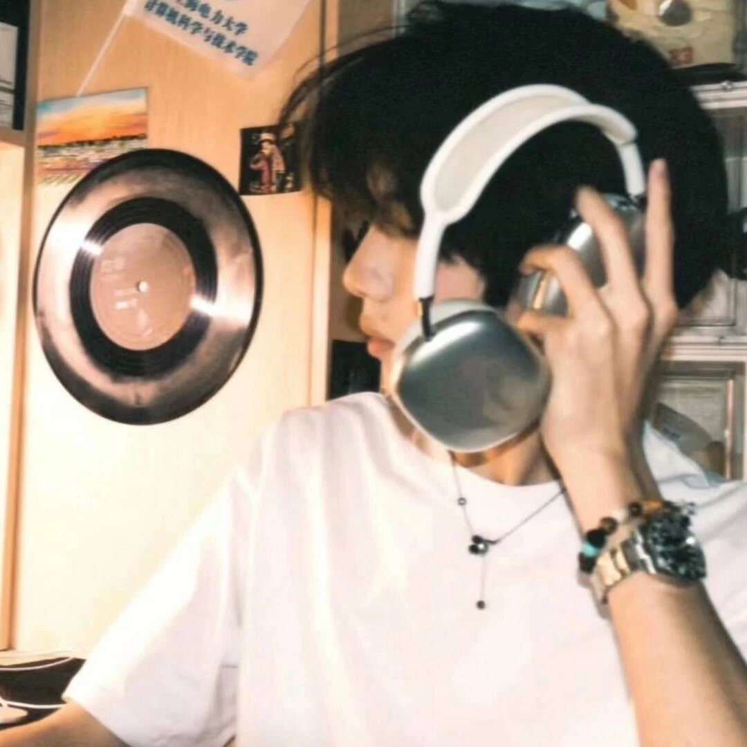 MrTrends服饰AT+刺绣短袖男女同款时尚好看