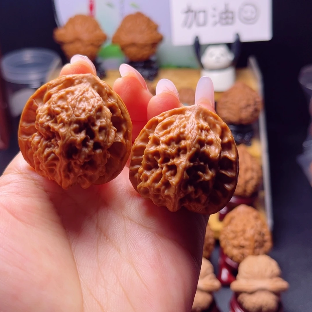 H***n吊坠文玩核桃小众梨木台