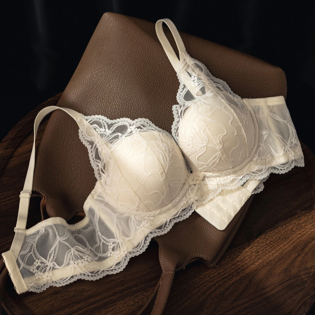 蕾丝纯欲风内衣女聚拢小胸显大收副乳防下垂无钢圈文胸罩套装