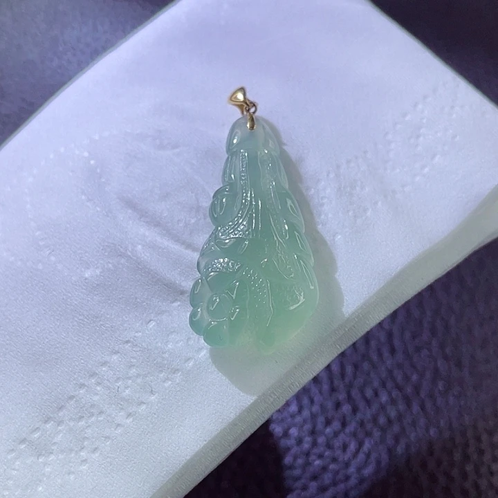 翡翠颈饰18K金镶嵌翡翠