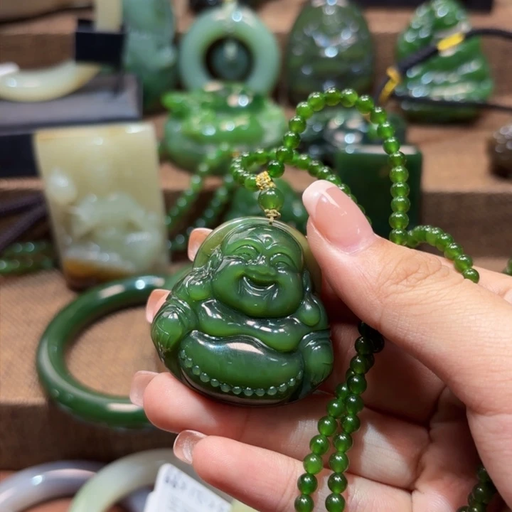 颈饰未镶嵌和田玉（碧玉）