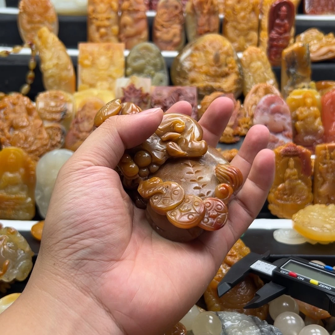 未镶嵌石英质玉（黄龙玉）黄龙玉