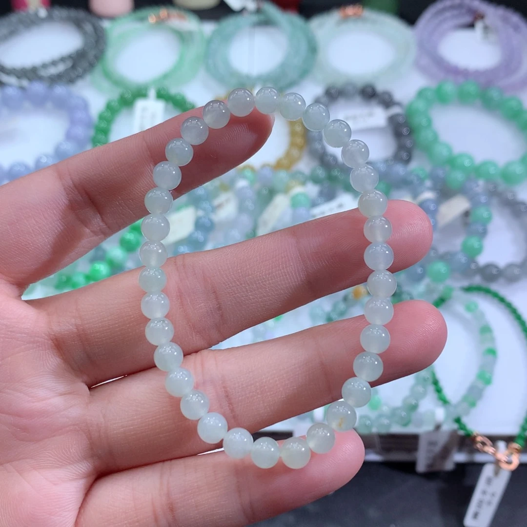 翡翠手链未镶嵌小*猪天然