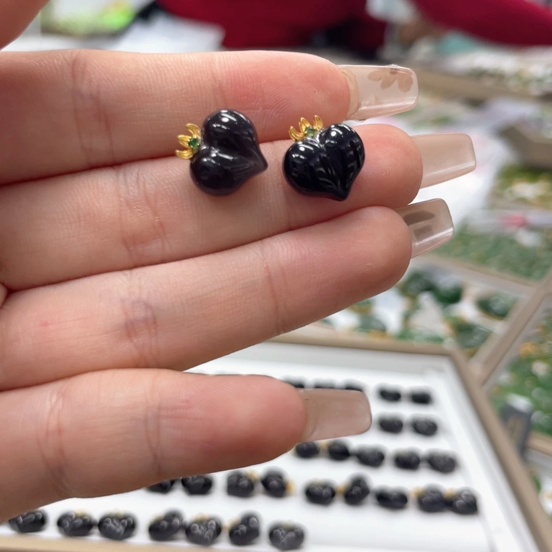 颈饰18K金镶嵌和田玉