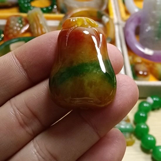 翡翠颈饰未镶嵌翡翠