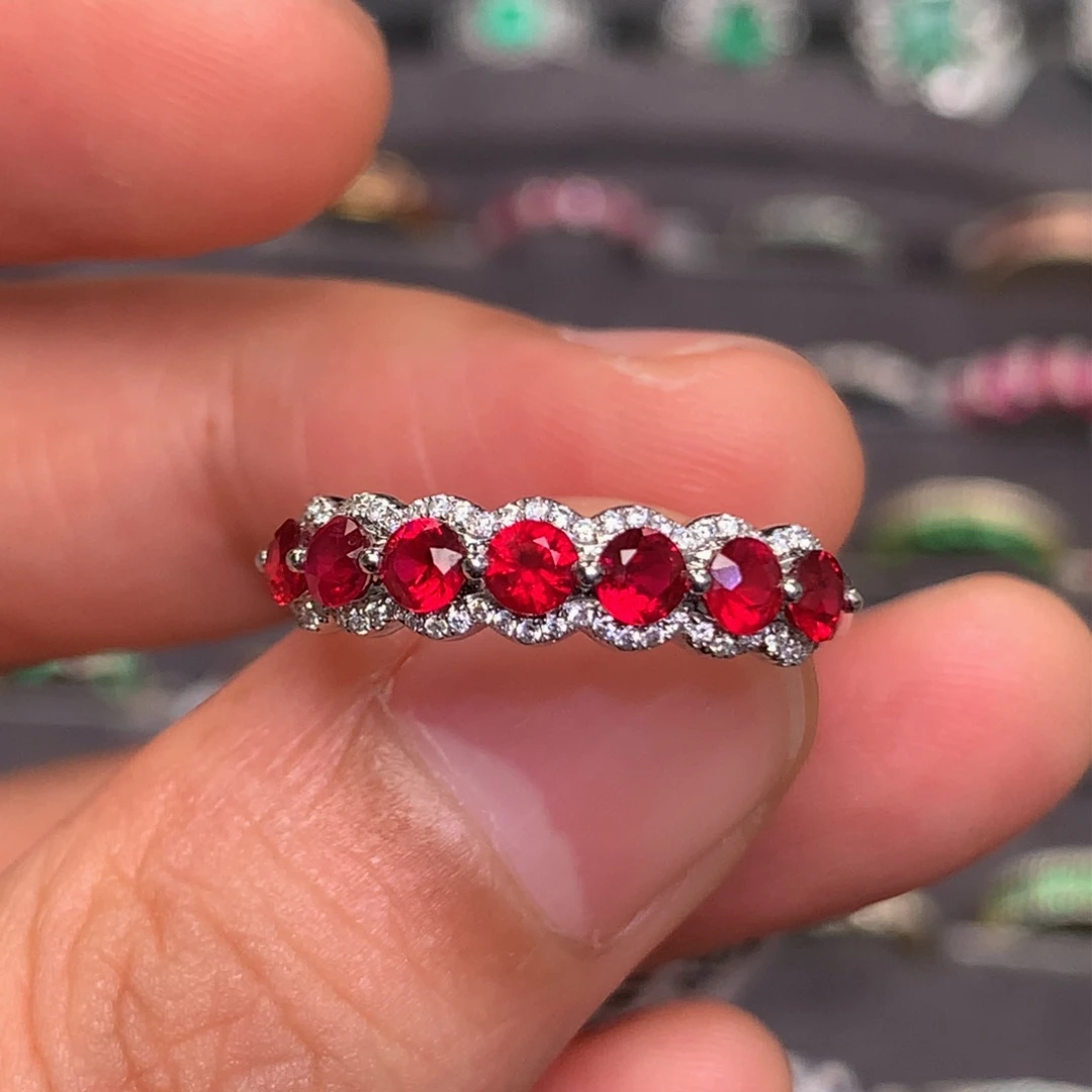 红宝石戒指18K金镶嵌