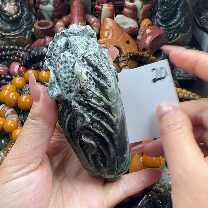 透闪石质玉未镶嵌珠宝奇石