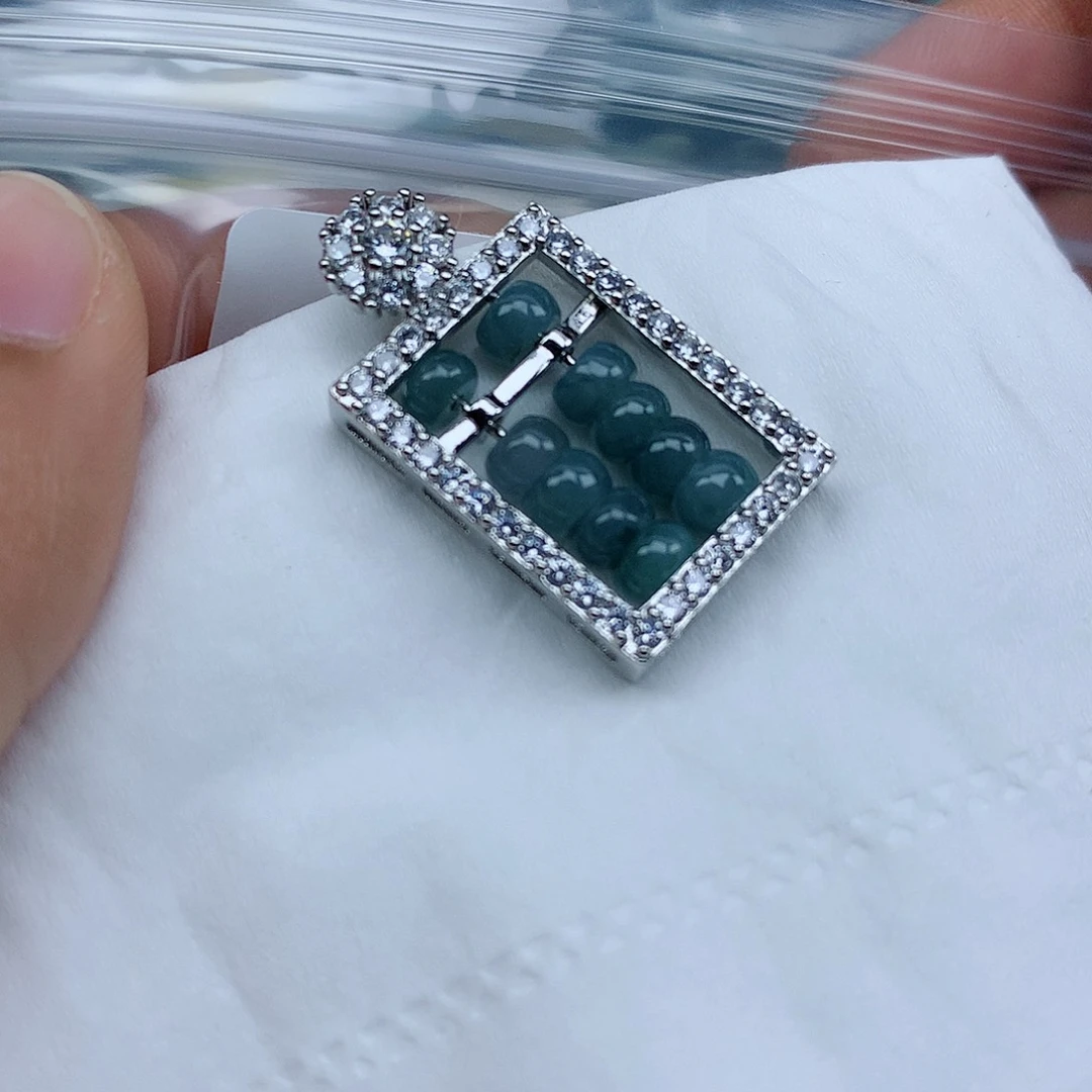 翡翠颈饰未镶嵌手串