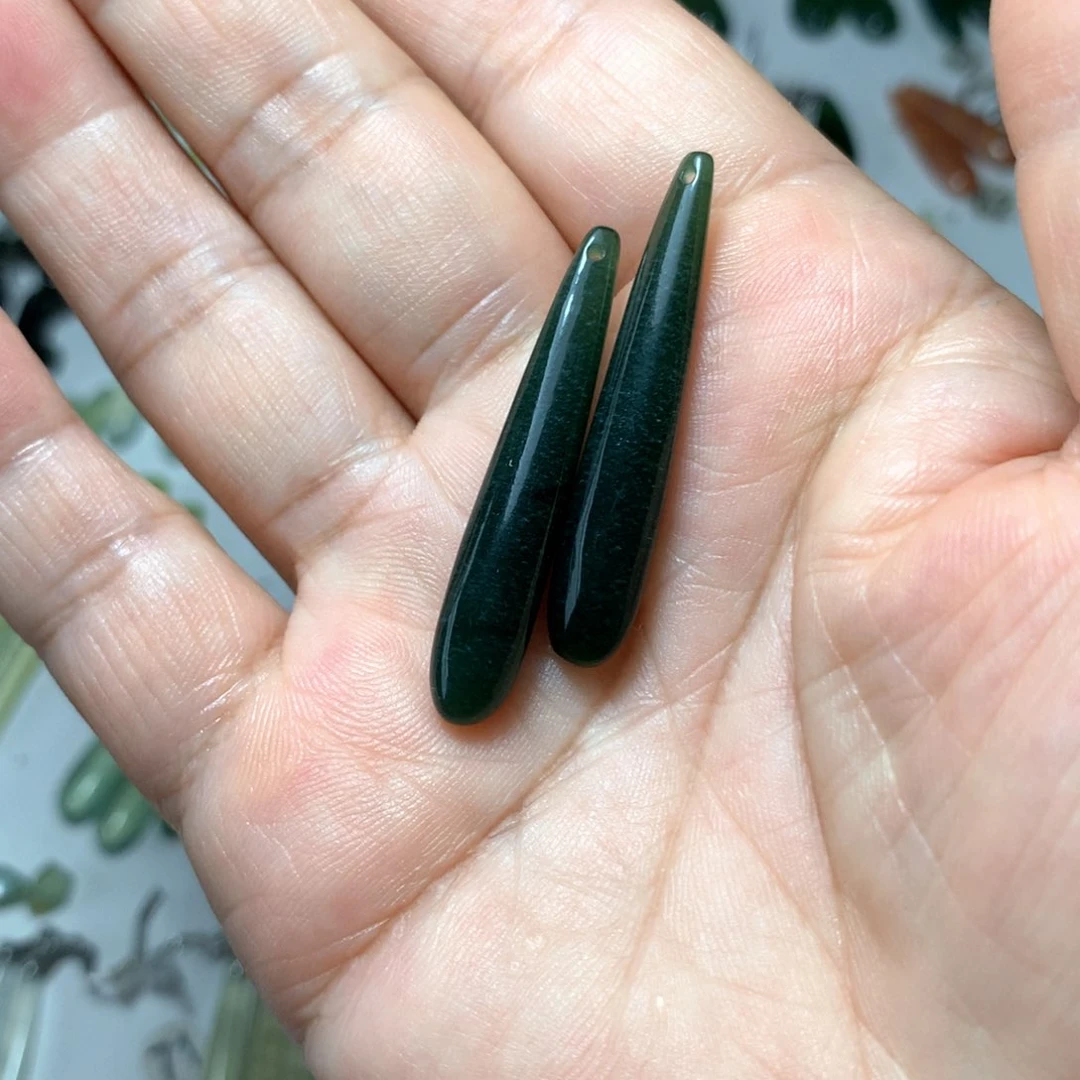 青***浅蛇纹石玉未镶嵌耳环