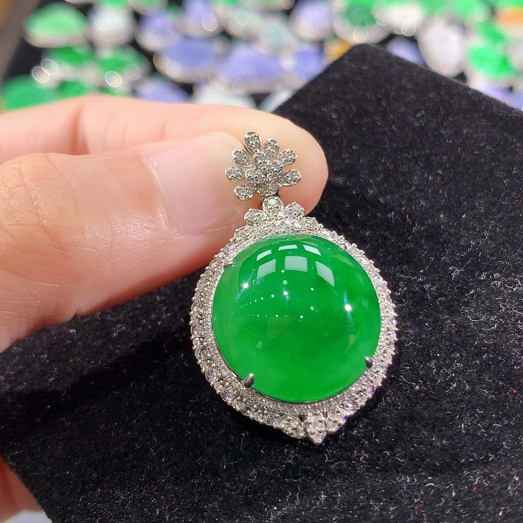 翡翠18K金镶嵌颈饰