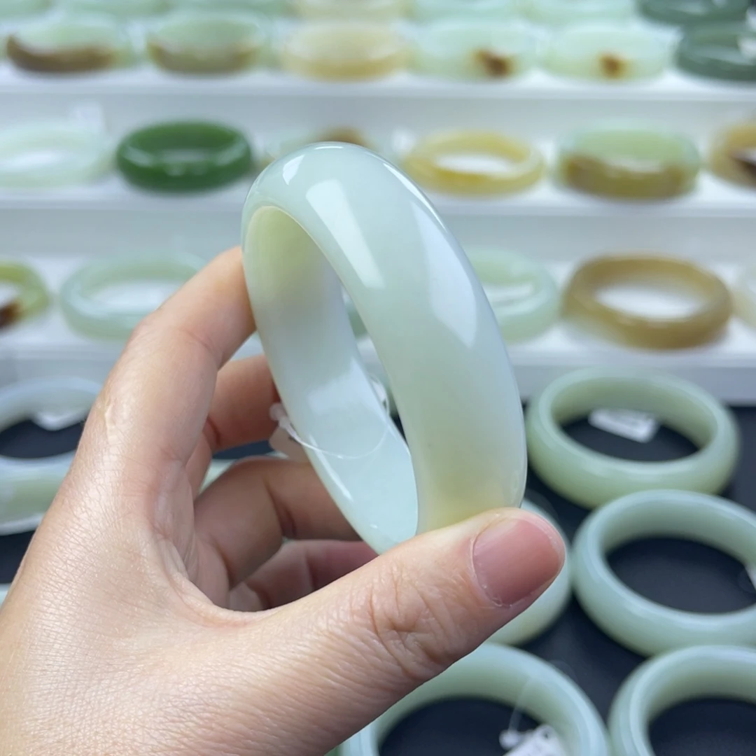 和田玉未镶嵌手镯