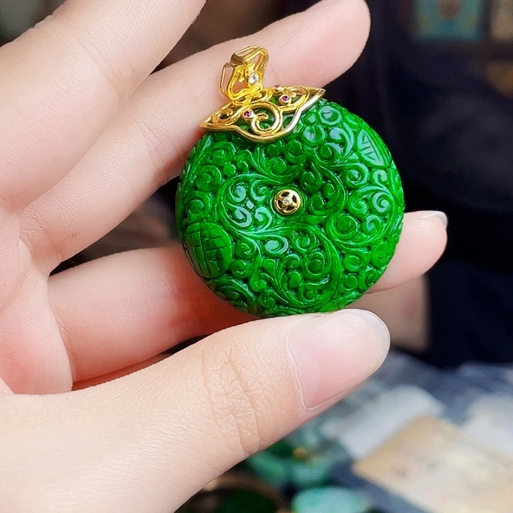 翡翠18K金镶嵌颈饰多样性