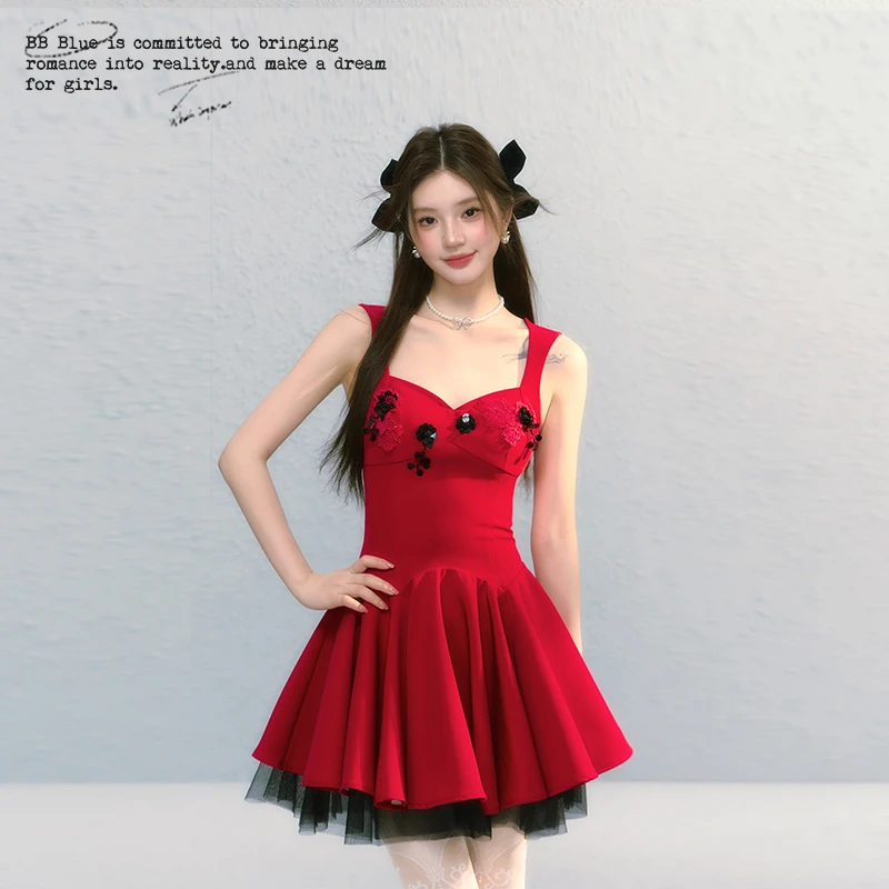 BB BLUE/爱乐之城/红色复古时尚显瘦气质珠片连衣裙夏季修身短裙