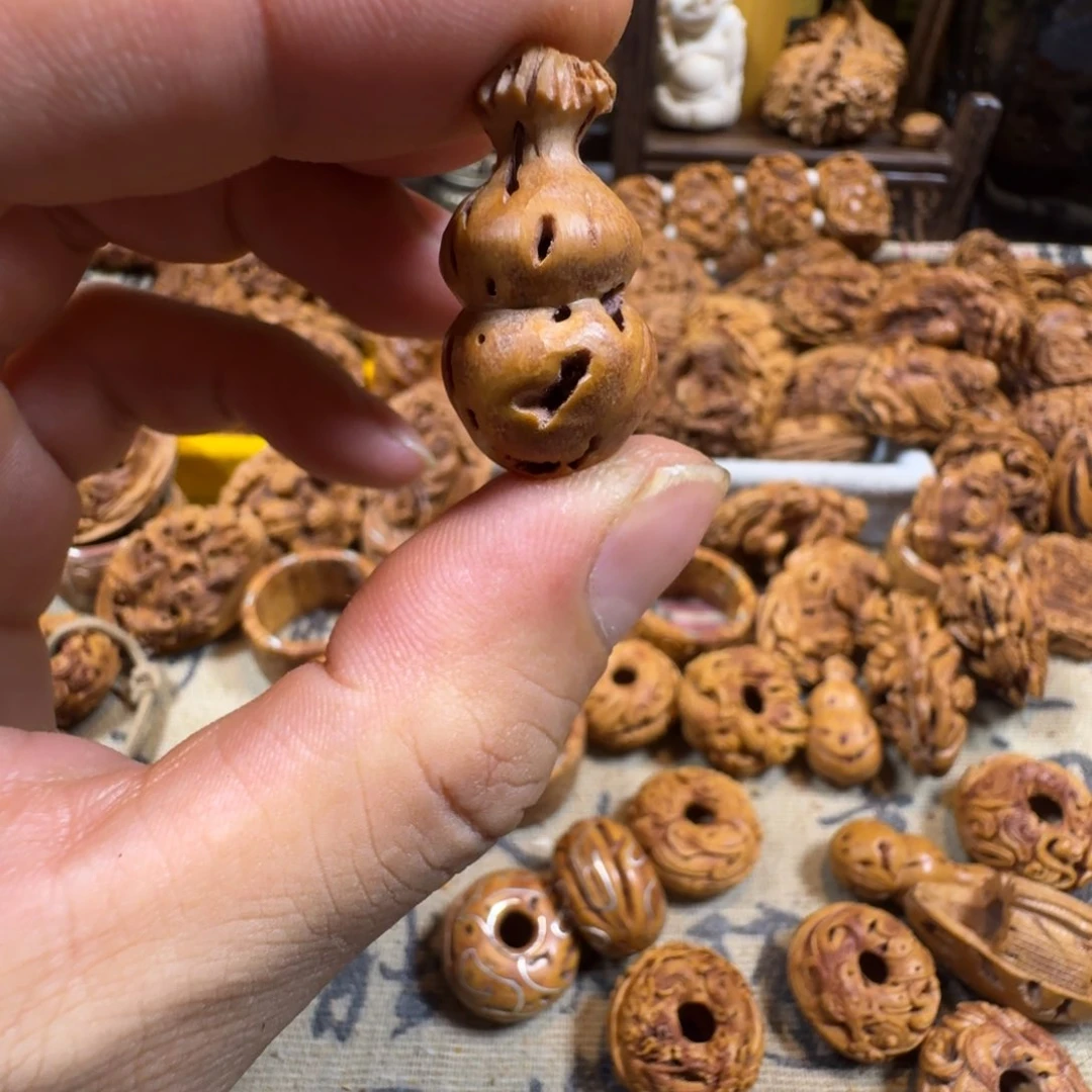 核桃手串/手链桃核雕刻小葫芦一个