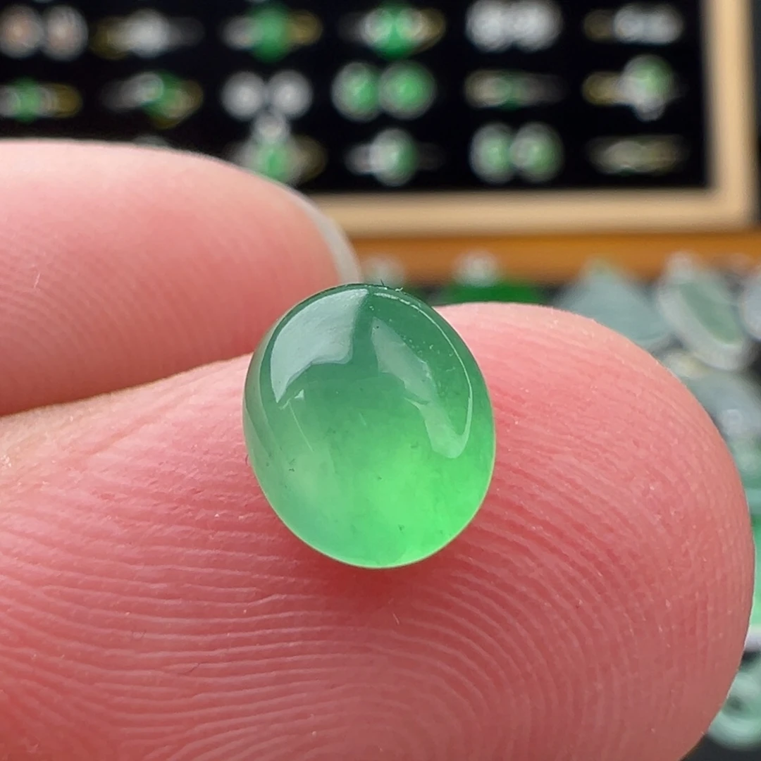 翡翠未镶嵌颈饰蛋面7.3