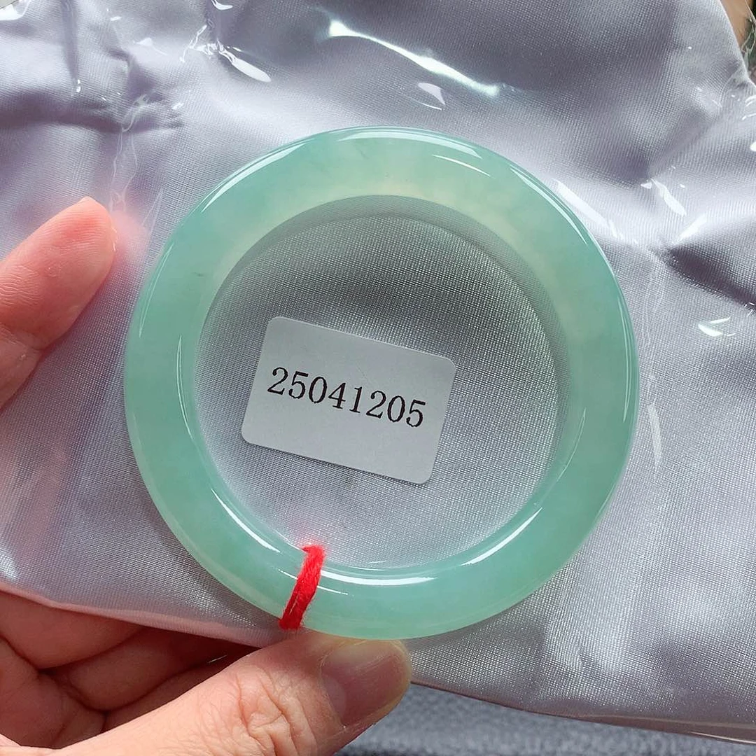 未镶嵌手镯（圆镯）翡翠97号，天然A货翡翠手镯