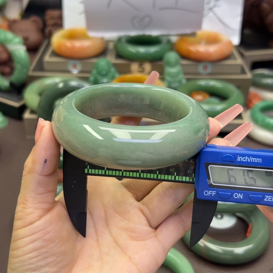 未镶嵌手镯石英岩玉