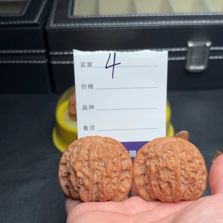 马***上文玩核桃吊坠42血麒麟