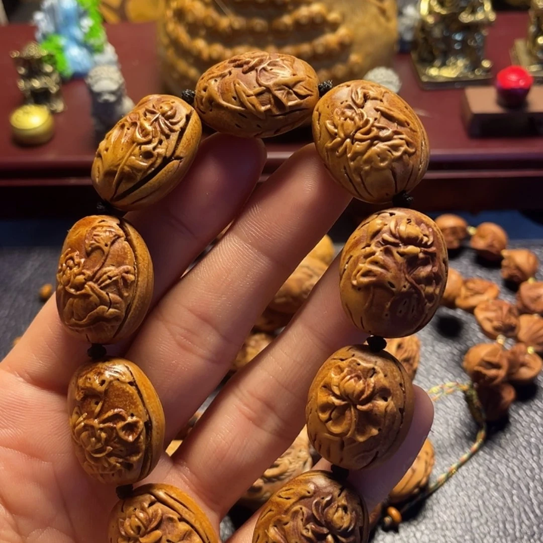 大桃核雕刻瑕疵莲花