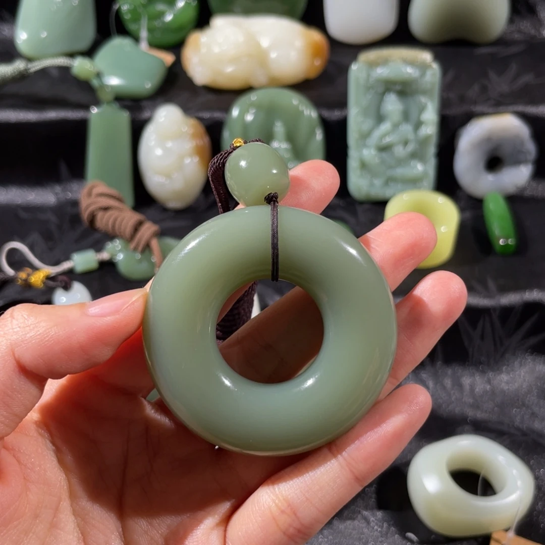 小***儿和田玉未镶嵌挂件