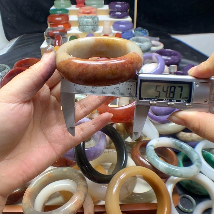 未镶嵌手镯石英质玉