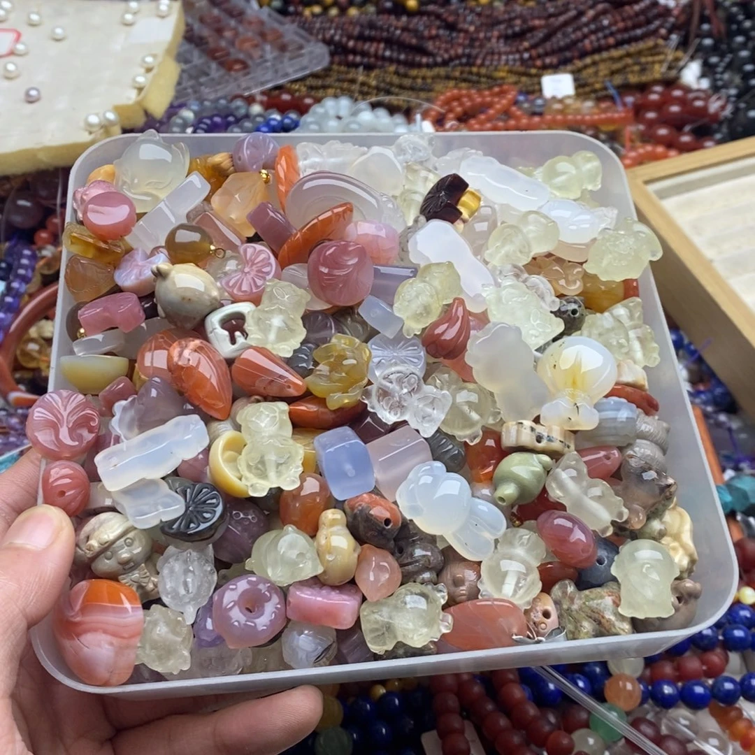 玛瑙/玉髓未镶嵌珠宝半成品一个天然水晶玛瑙南红盐源雕刻萌宠