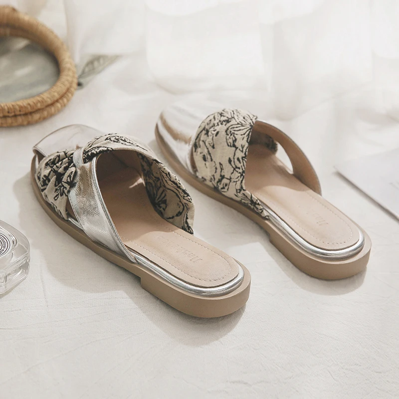 羊皮版~一脚蹬懒人法式配裙子的银色包头半拖鞋女夏外穿2025新款