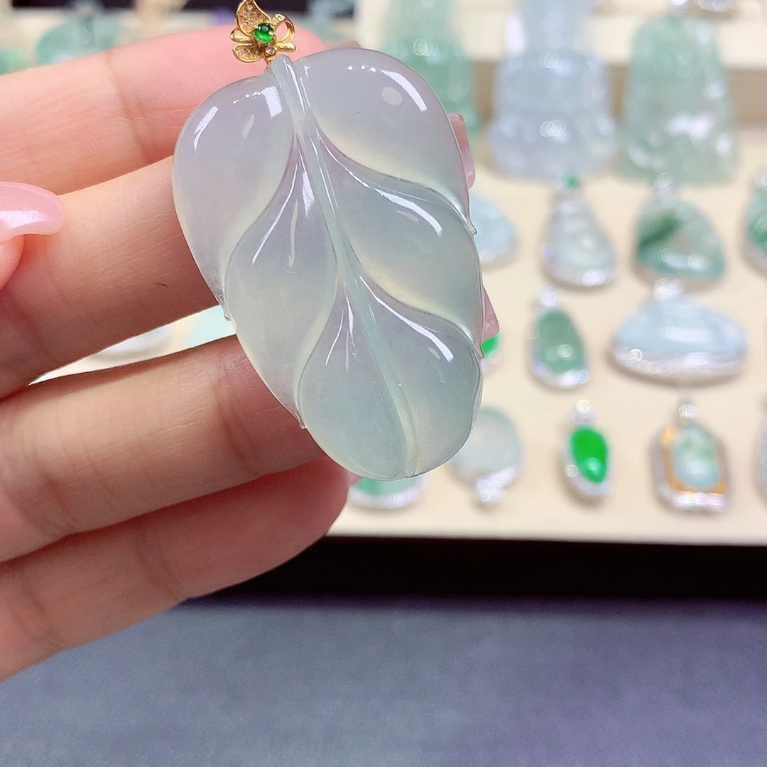 翡翠18K金镶嵌颈饰翡翠