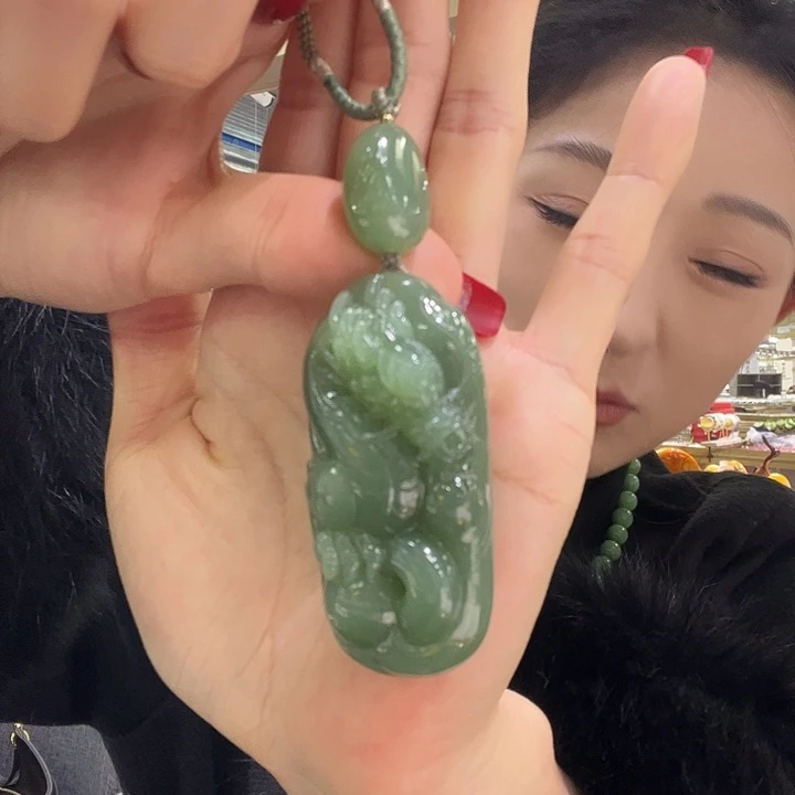 *****和田玉未镶嵌颈饰