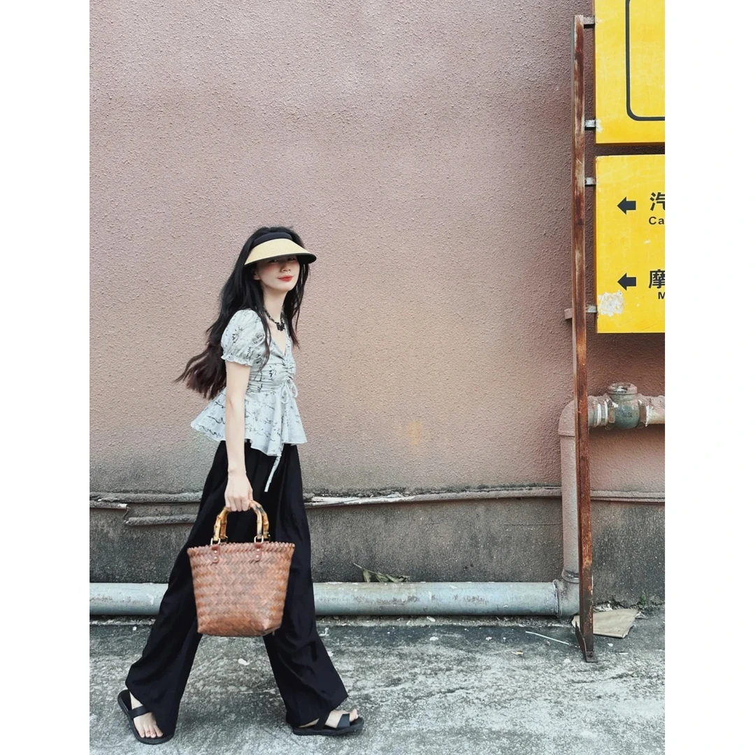 2025夏季新款法式独特别致碎花泡泡袖短款上衣搭配休闲裤两件套女