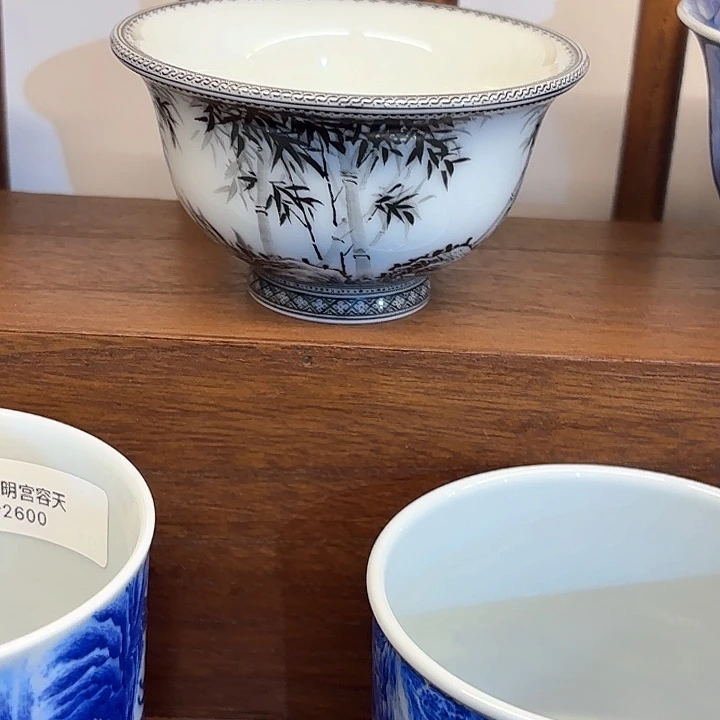 。***。釉上墨彩压手杯手绘