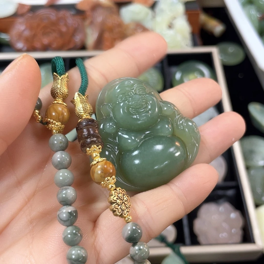 蛇纹石玉颈饰合金