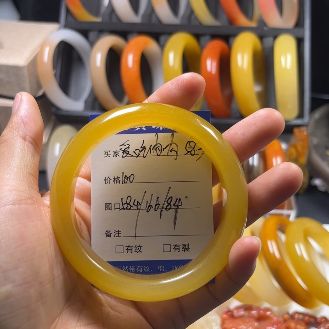 爱***肉石英质玉（黄龙玉）未镶嵌颈饰手镯584